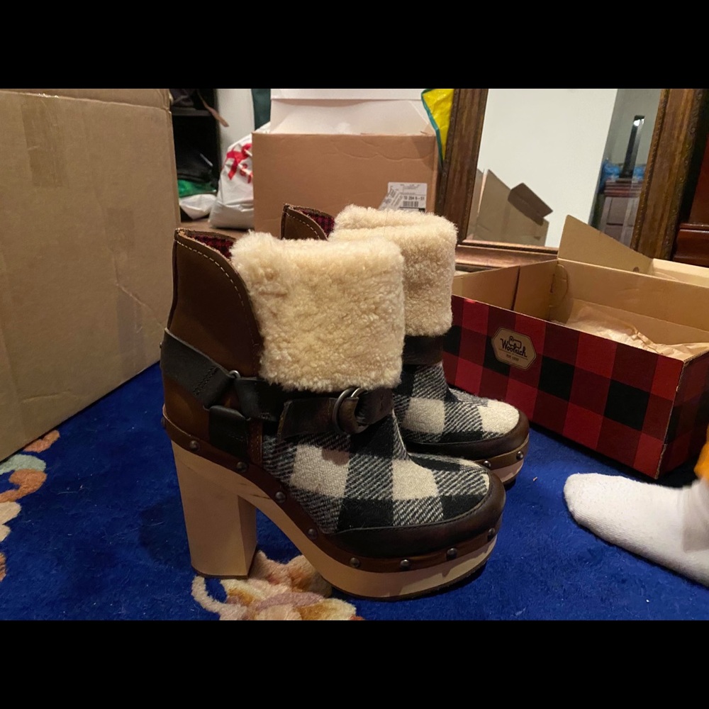 Heel shoes